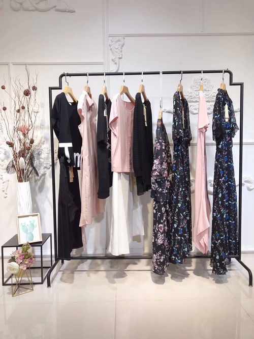 聚焦银发经济 中老年女装夏装套装的市场机遇与店铺运营攻略